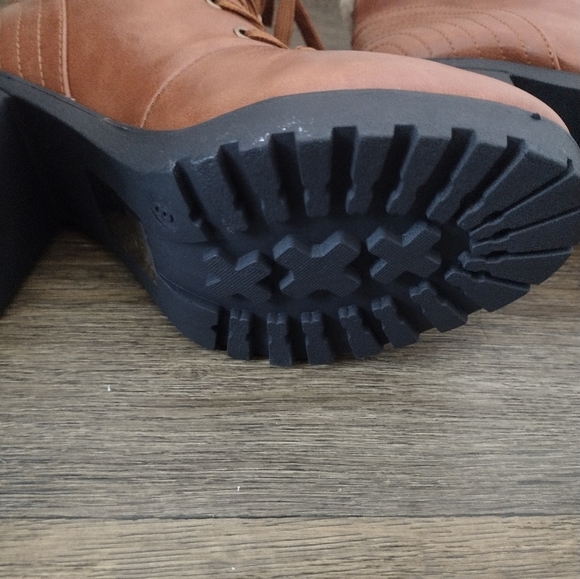 NWOT Yoki tan lace up boots Size 8 - Picture 6 of 8